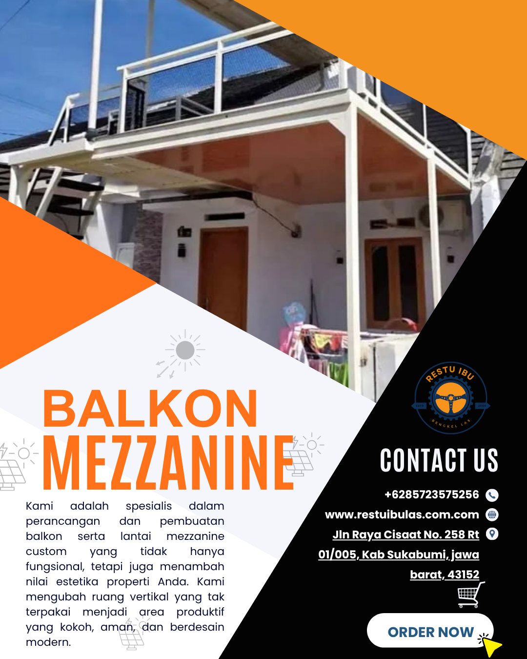 Balkon dan lantai mezzanine dengan struktur besi hitam dan lantai kayu